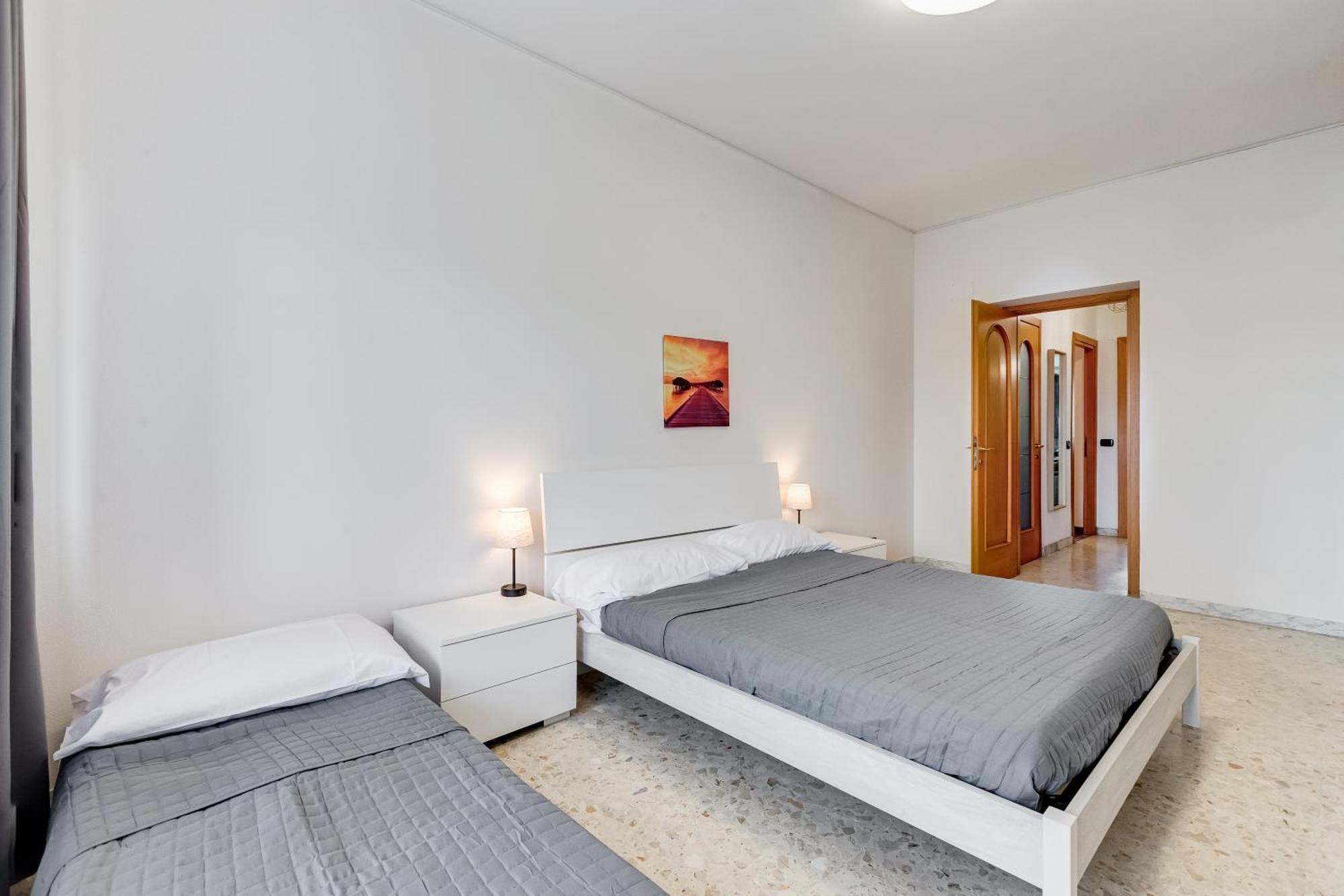 Appartement Moderno Sopra Metro A E Parco Degli Acquedotti